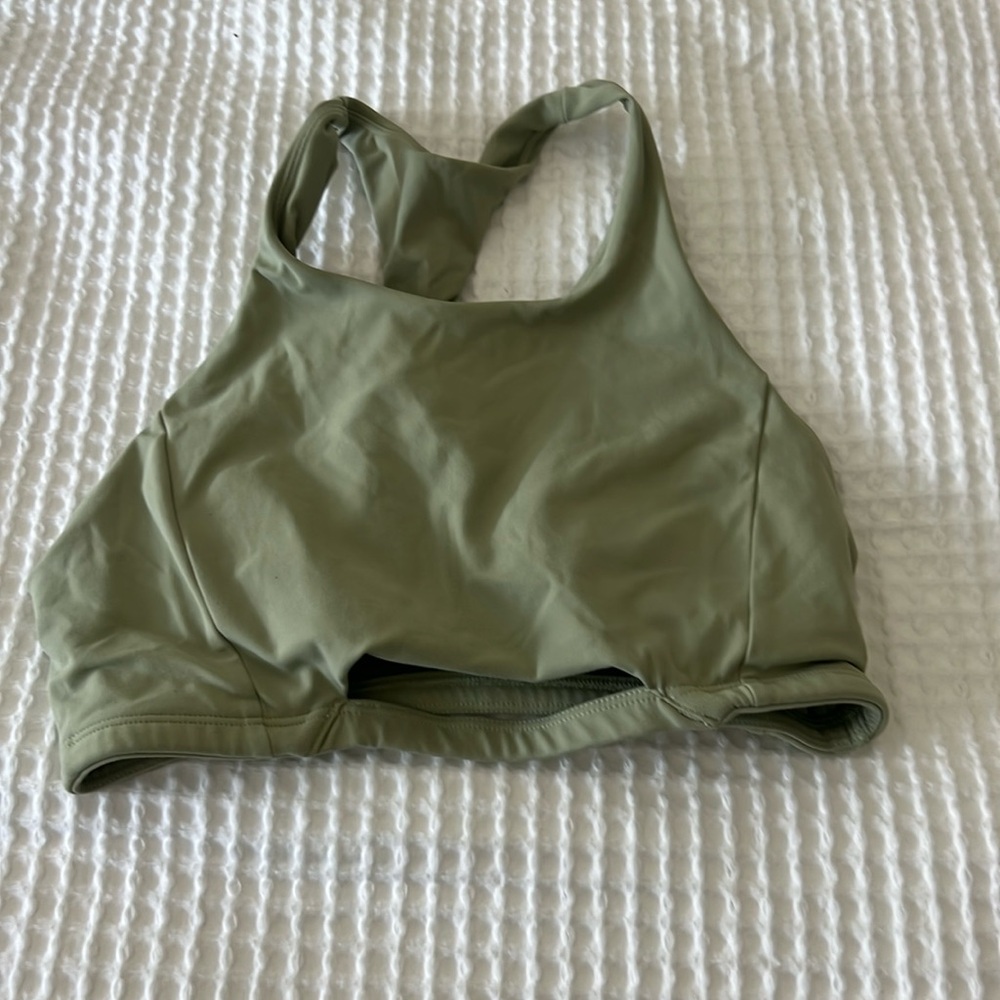 Alphalete sports bra